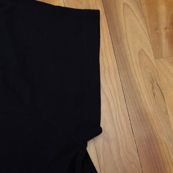 CAbi Women's Elegant Black Short Sleeve Top - Picture 4 of 6